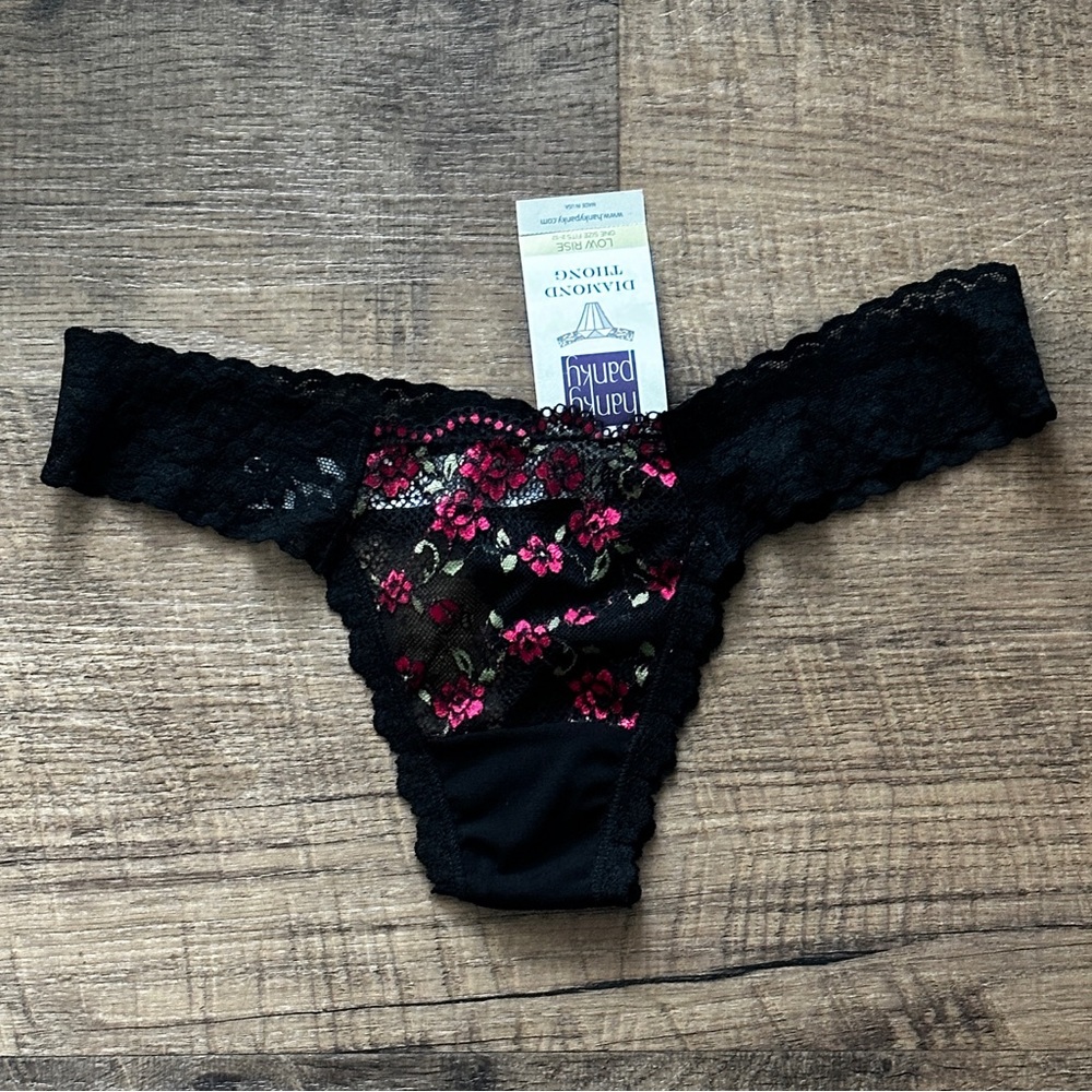 Hanky Panky Black and Red Floral Lace Diamond Thong NWT